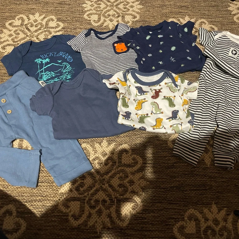Baby Boy‎ Clothing 8 piece bundle onesie 0-3